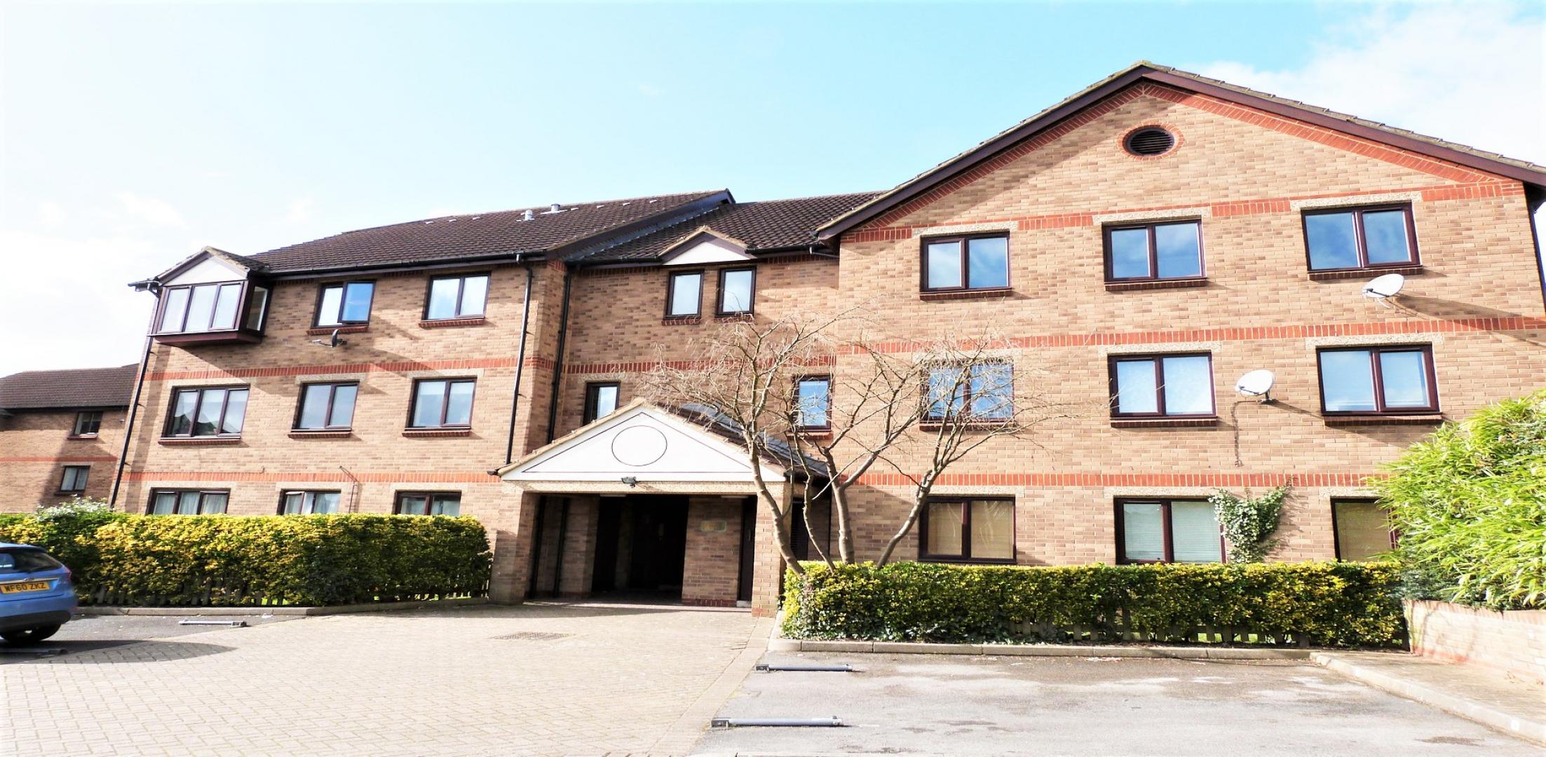 			3 Bedroom, 2 bath, 1 reception Flat			 Deanery Close, EAST FINCHLEY